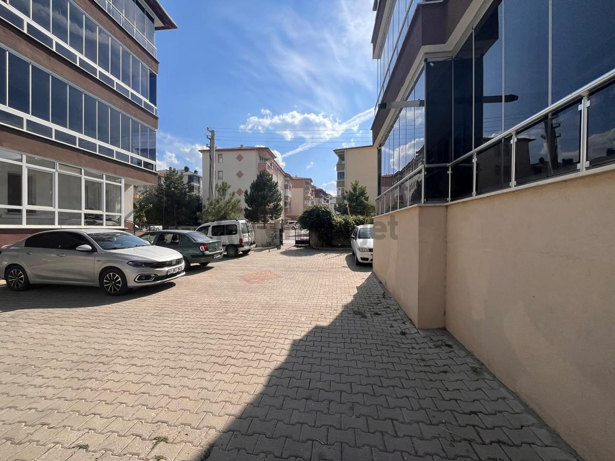Dumlupınar Mahallesi’nde Kervansaray Caddesi Üzerinde Kiralık 3+1 - 37