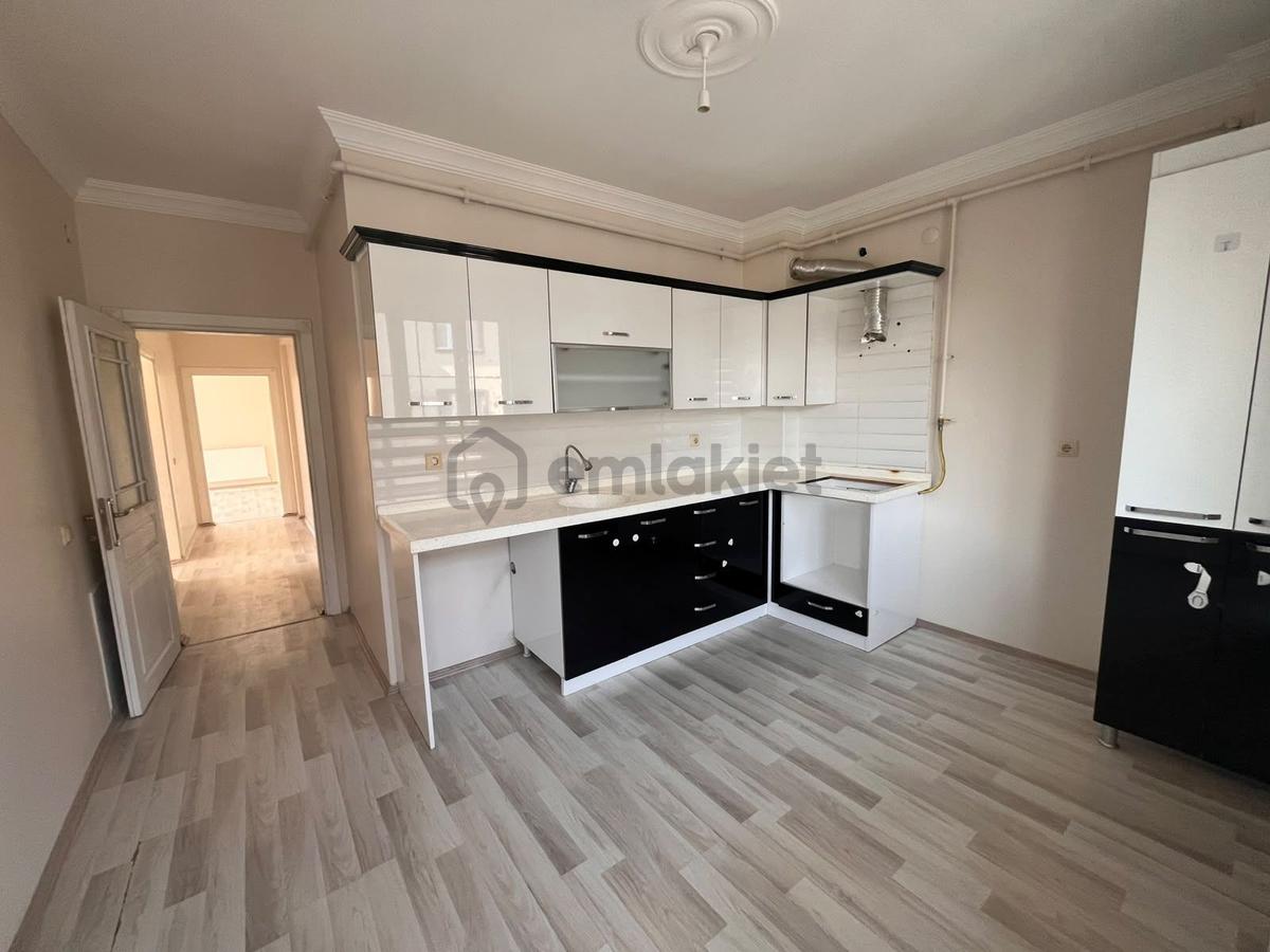 Dumlupınar Mahallesi’nde Kervansaray Caddesi Üzerinde Kiralık 3+1 - 22