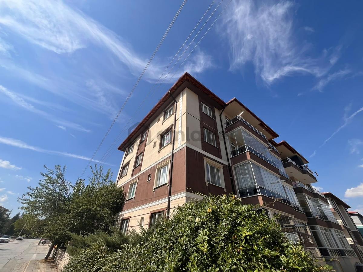 Dumlupınar Mahallesi’nde Kervansaray Caddesi Üzerinde Kiralık 3+1 - 36