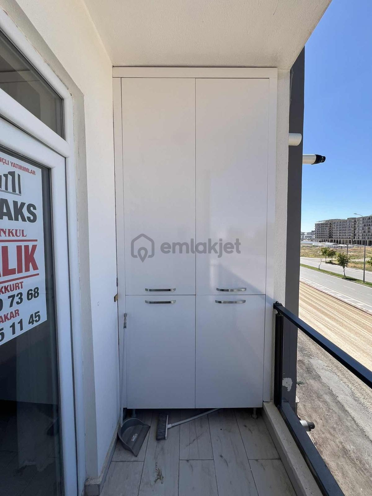 Yeni Belediye Çaprazı Ana Yol Üstünde - 16