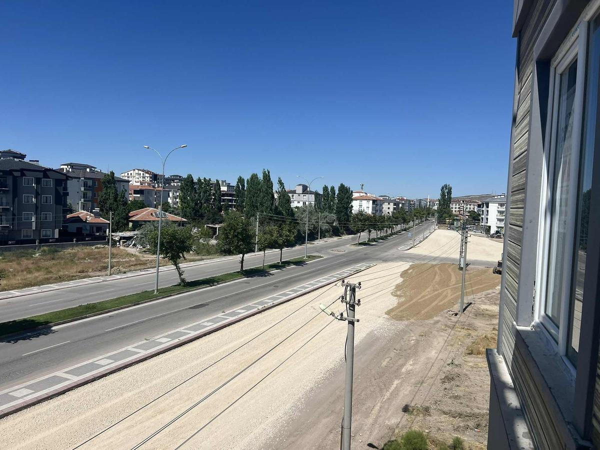 Yeni Belediye Çaprazı Ana Yol Üstünde - 21
