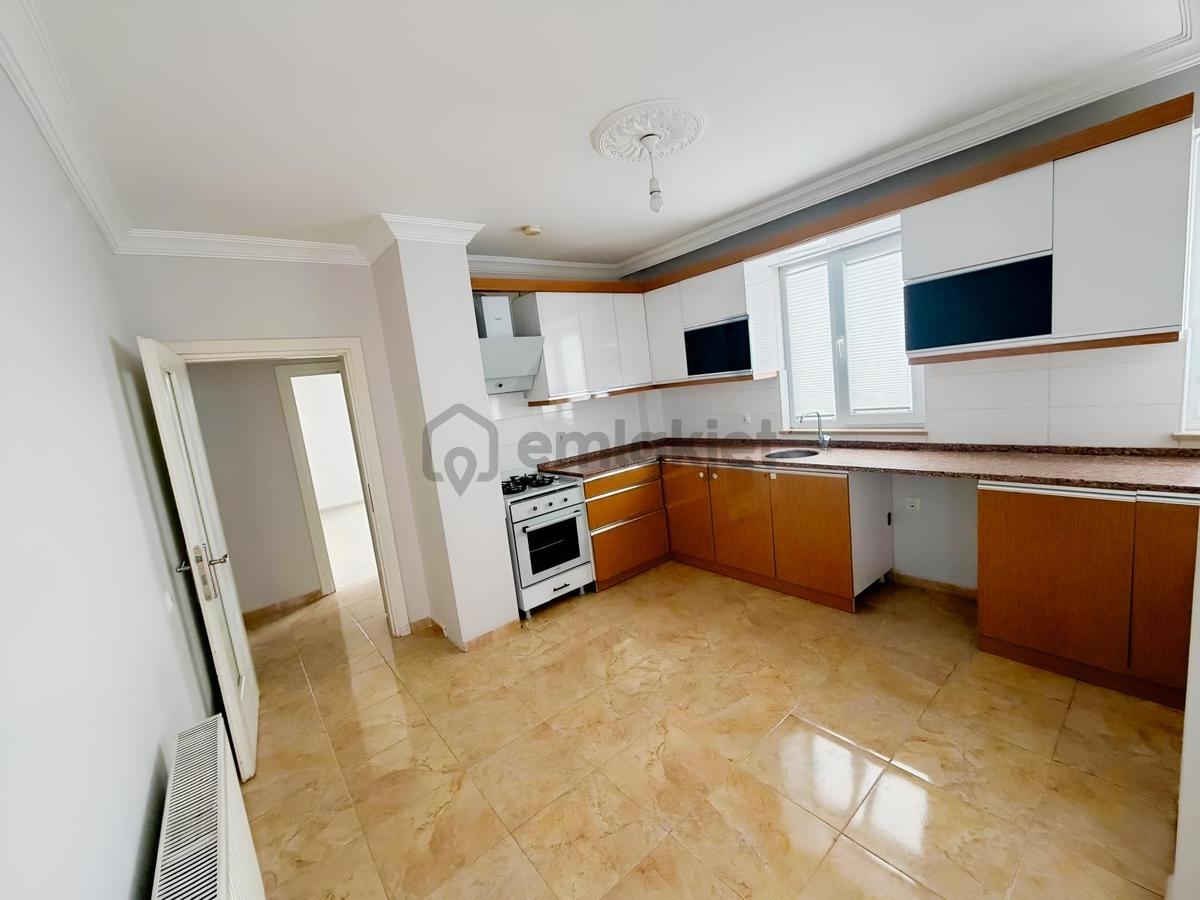 Osmancık Caddesi Üzeri Satılık 140 M2 Geniş 3+1 Daire - 3
