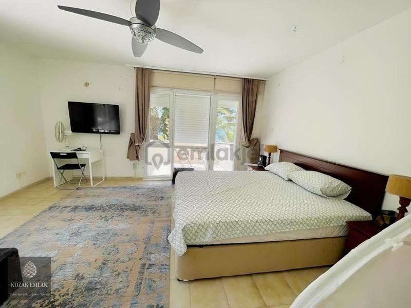 Ayvalık Cunda Adasında Satılık Denize Sıfır Villa - 28