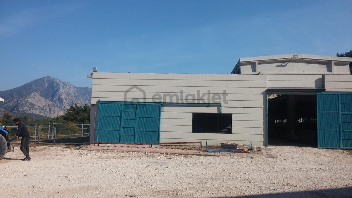 Ruhsatlı Ve Yapı Kullanım İzinli 1.500m² Hayvancılık Tesisi - 25