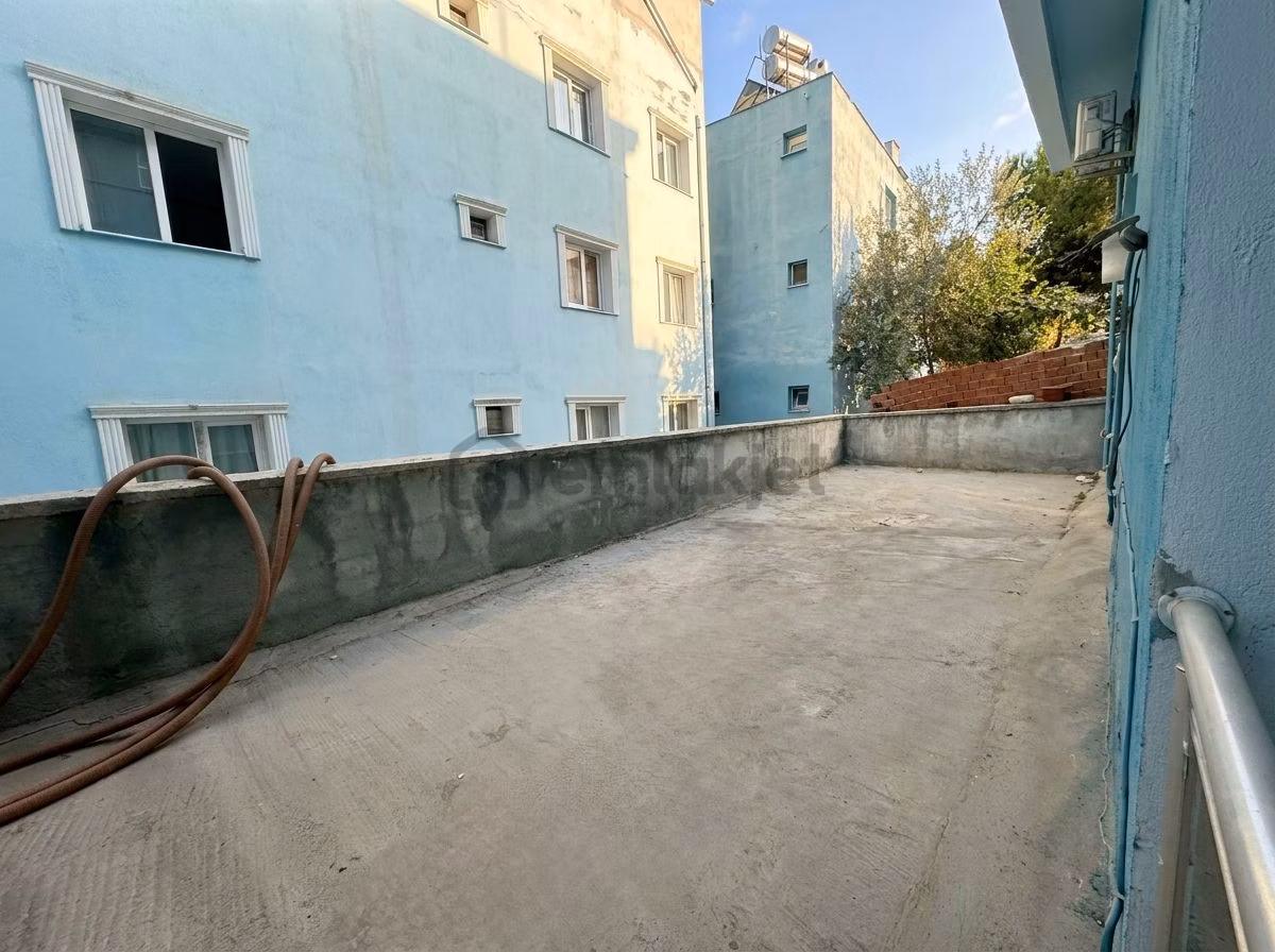 Bayraklı Muhittin Erener Mahallesi'nde 1+1 Kiralık Daire - 8