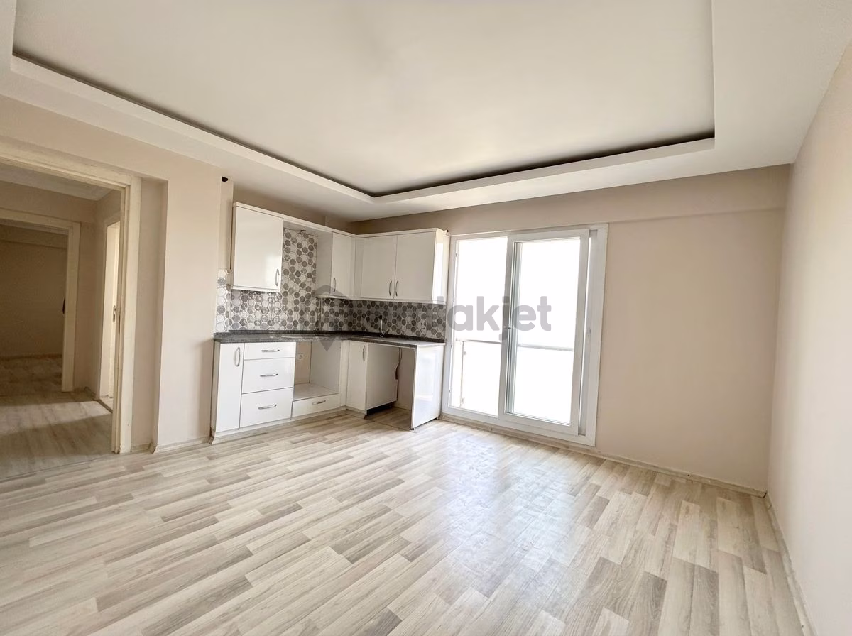 Bayraklı Muhittin Erener Mahallesi'nde 1+1 Kiralık Daire - 2