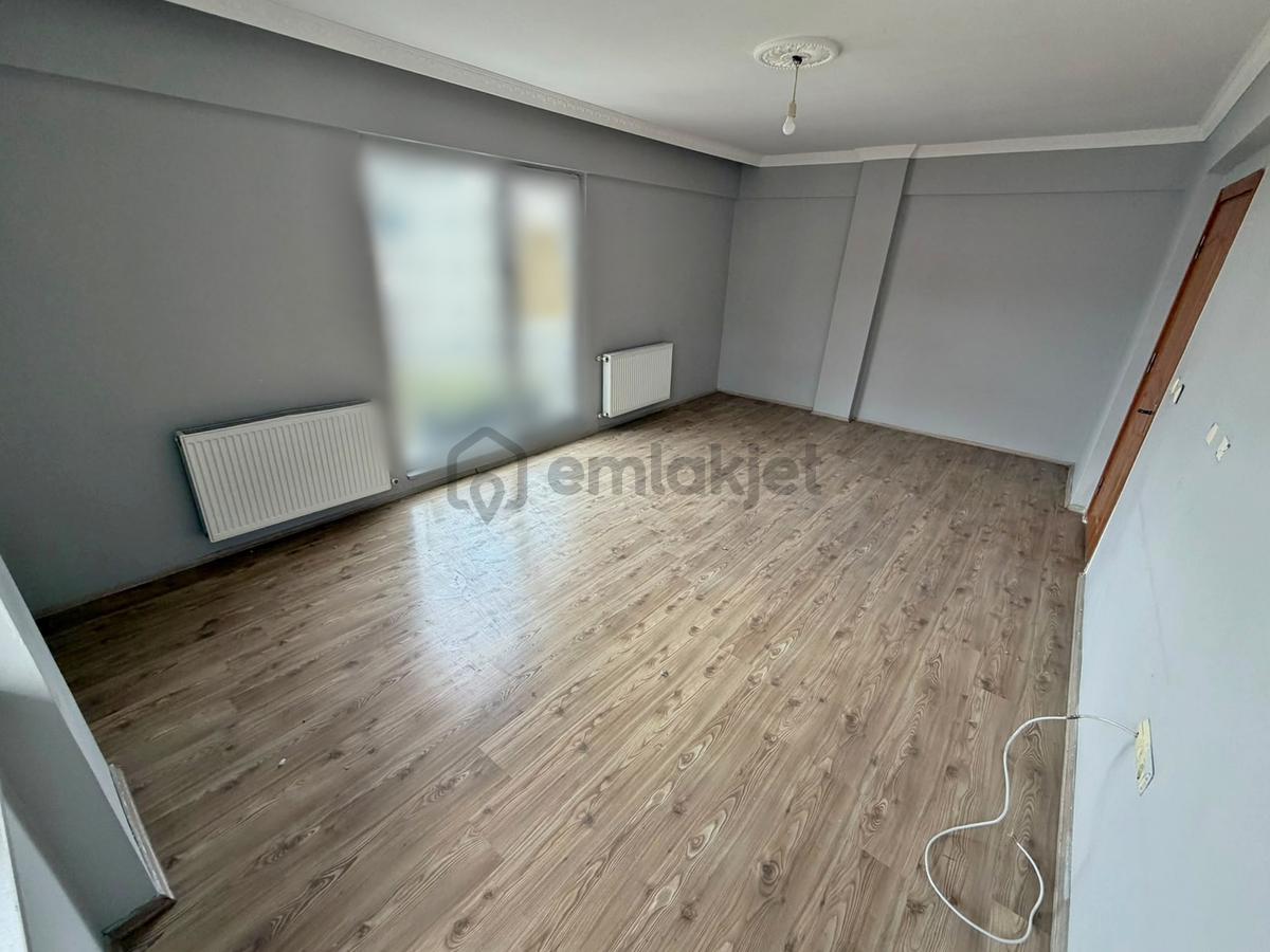 Metin Yapıdan İskanlı Asansörlü Kombili Arakat Satılık 2+1 Daire
