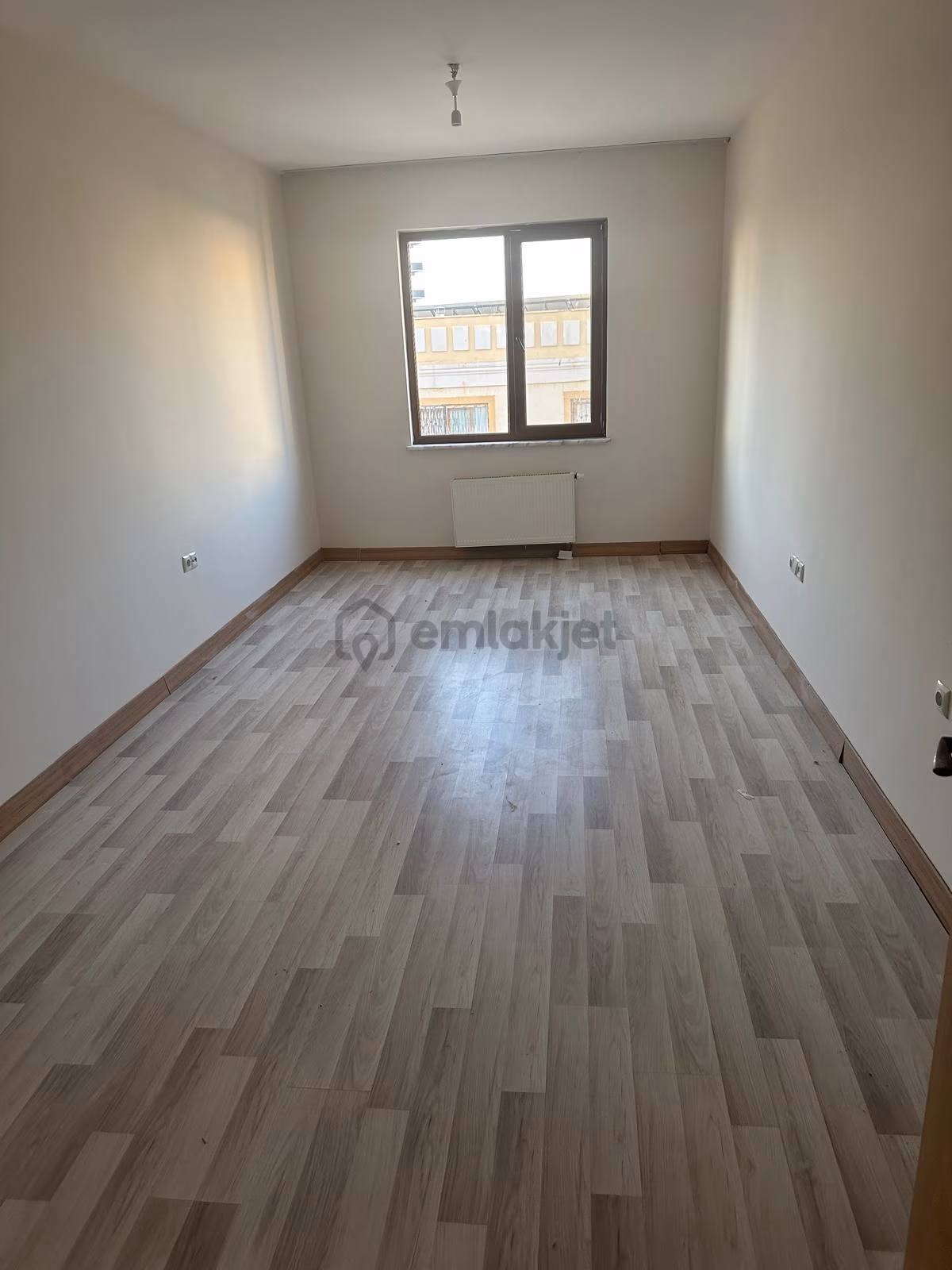 Akziyaret Emlak Tan Kiralık 3+1 - 5