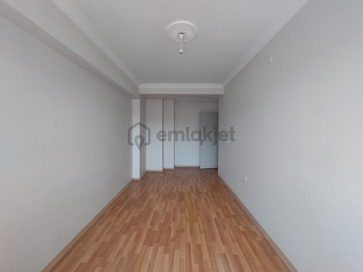 Cadde Üzeri Asansörlü, Doğalgazlı Çift Cepheli Geniş 1+1 - 18