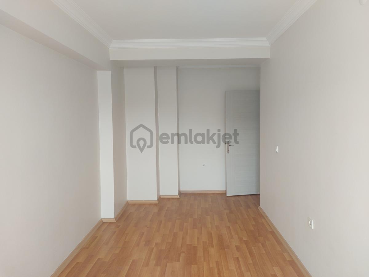 Cadde Üzeri Asansörlü, Doğalgazlı Çift Cepheli Geniş 1+1 - 16