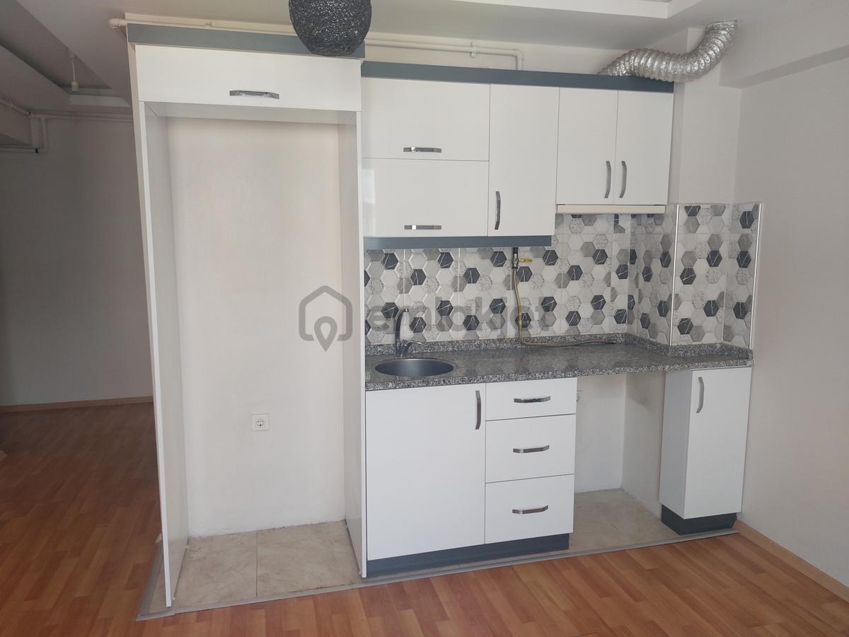 Cadde Üzeri Asansörlü, Doğalgazlı Çift Cepheli Geniş 1+1 - 5