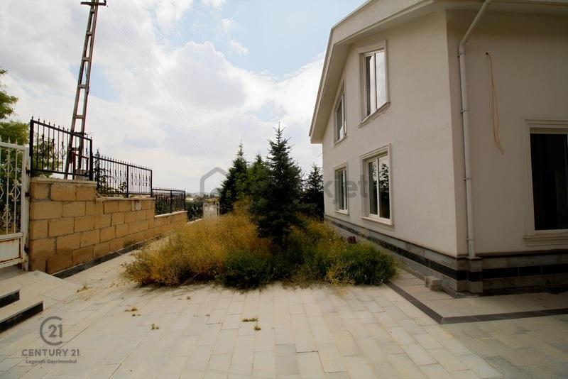Bahçelievlerde Geniş Ailelere Özel 1500 M² Arsa İçinde 2 Villa - 33