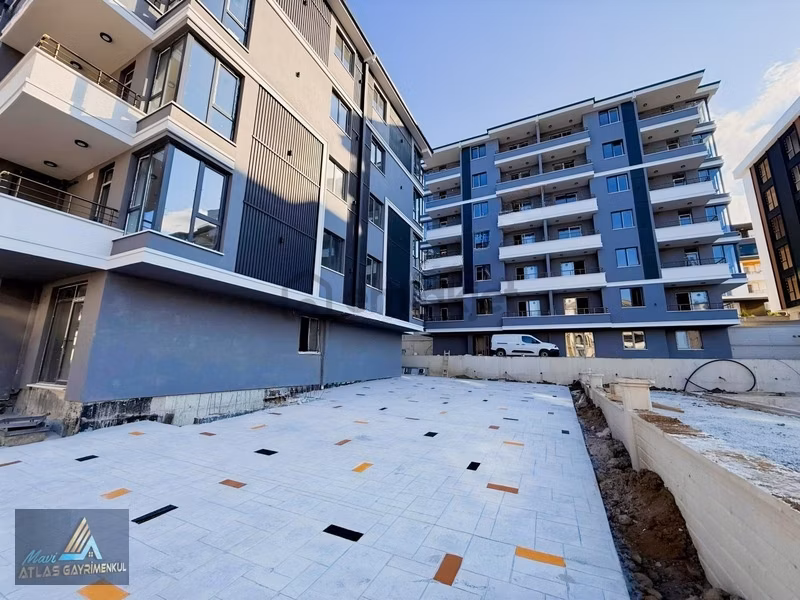 Tramvaya Yakın Havuzlu Sitede Lüks 1+1 Daire - 6
