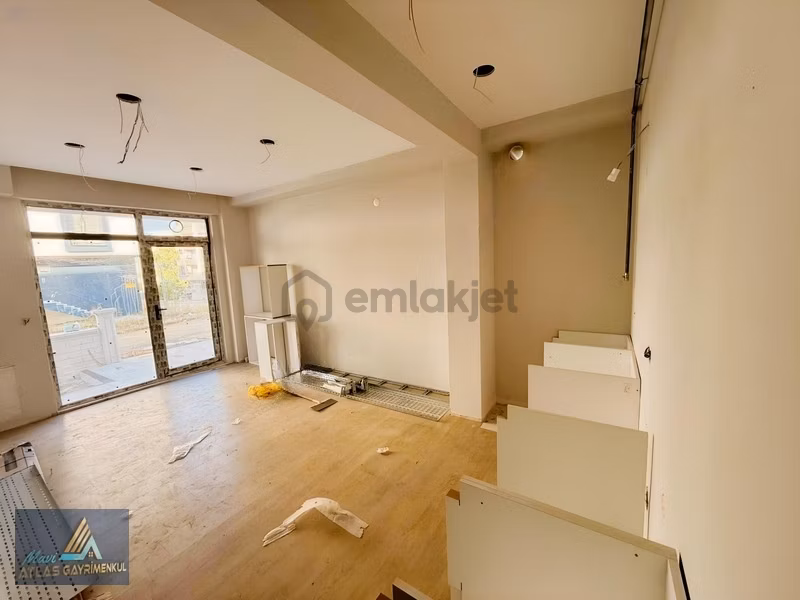 Tramvaya Yakın Havuzlu Sitede Lüks 1+1 Daire - 20