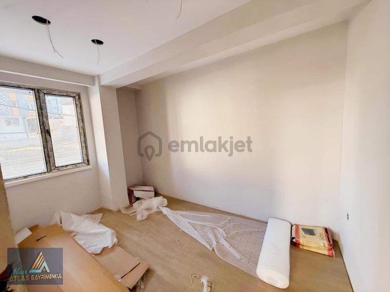 Tramvaya Yakın Havuzlu Sitede Lüks 1+1 Daire - 16