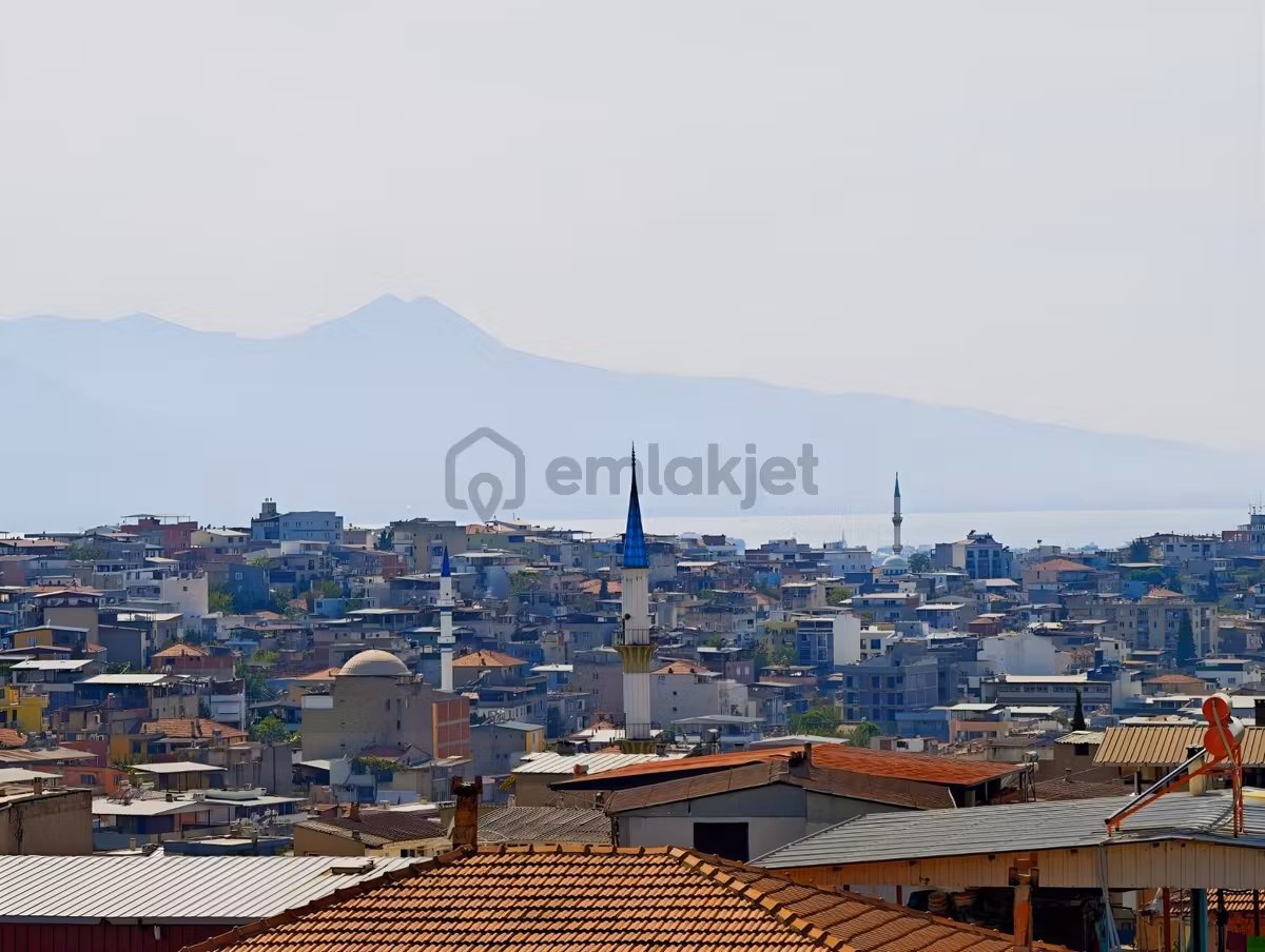 Nafiz Gürman'da Satılık 4 Katlı Bina(4 Daire) + Bir Müstakil Ev - 2