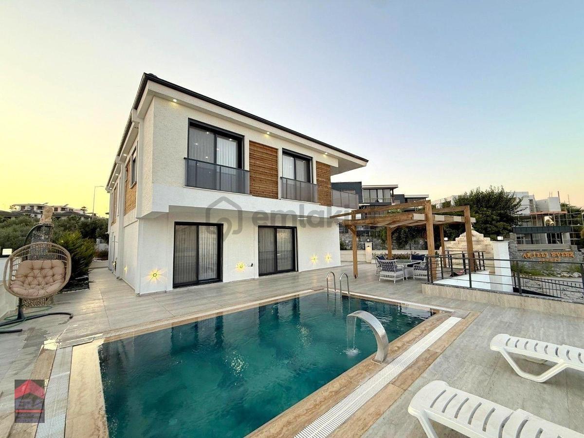 Efelerde Satılık Lüks Villa