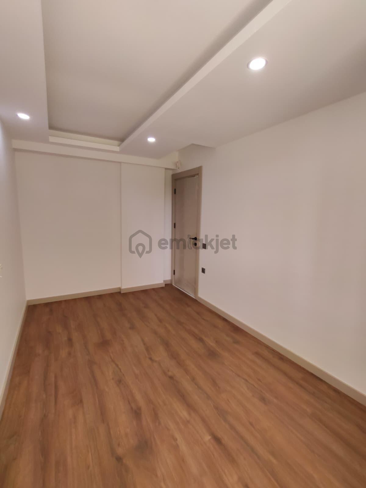 Kepez Göksu’da Havuzlu Si̇tede 1+1 Satilik Dai̇re - 3