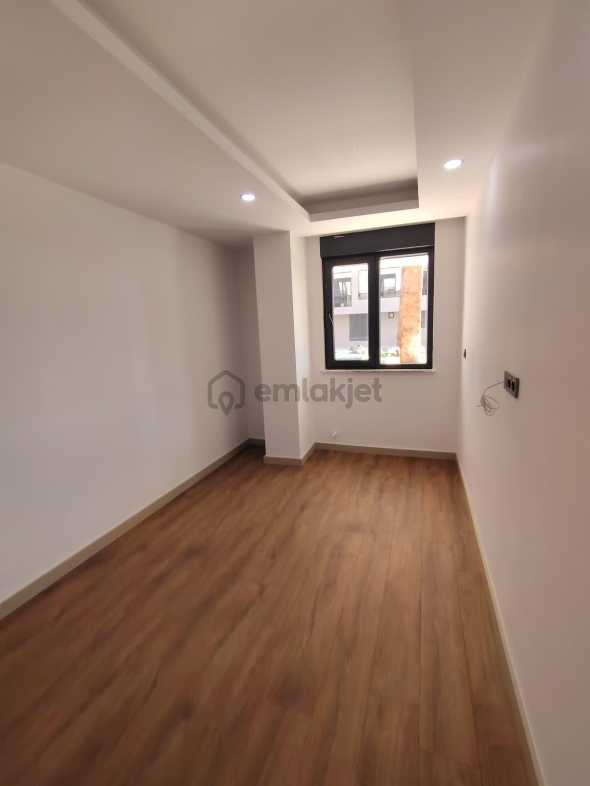 Kepez Göksu’da Havuzlu Si̇tede 1+1 Satilik Dai̇re - 13