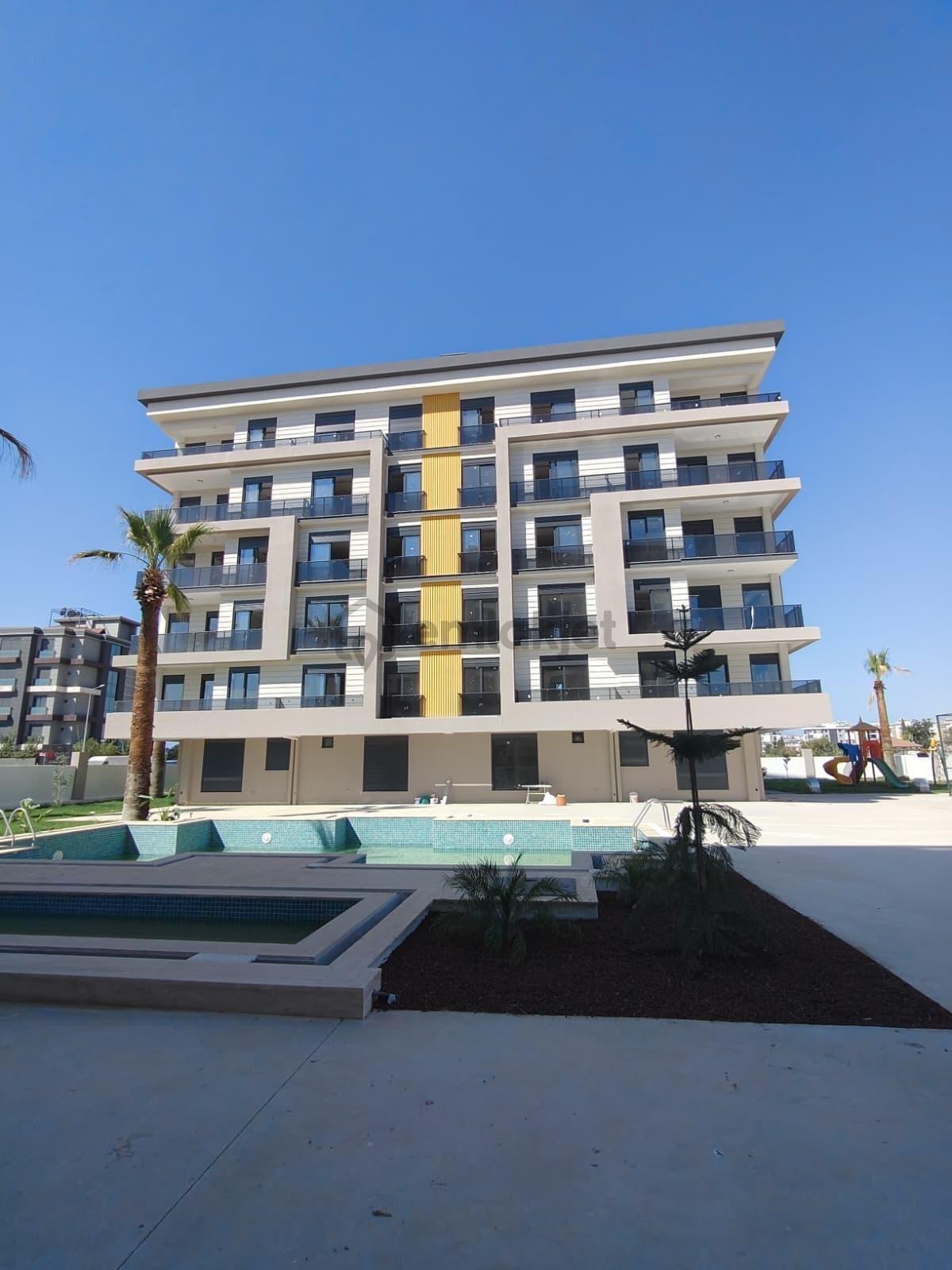 Kepez Göksu’da Havuzlu Si̇tede 1+1 Satilik Dai̇re - 8