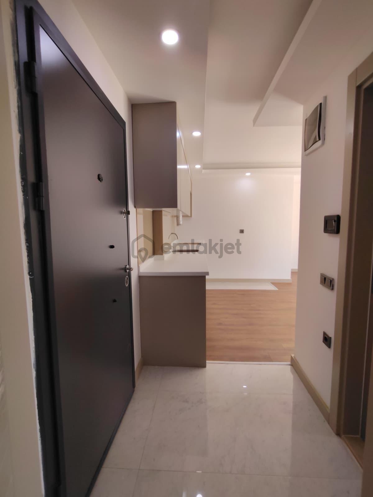 Kepez Göksu’da Havuzlu Si̇tede 1+1 Satilik Dai̇re - 9