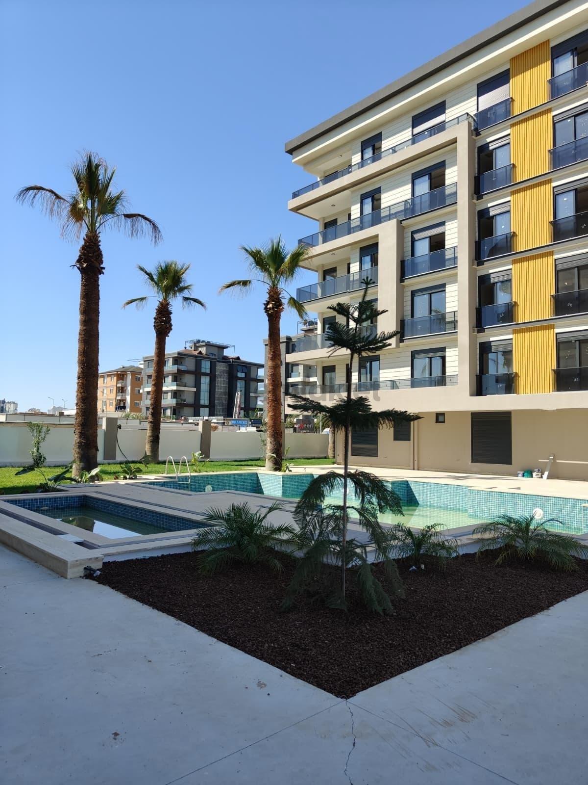 Kepez Göksu’da Havuzlu Si̇tede 1+1 Satilik Dai̇re