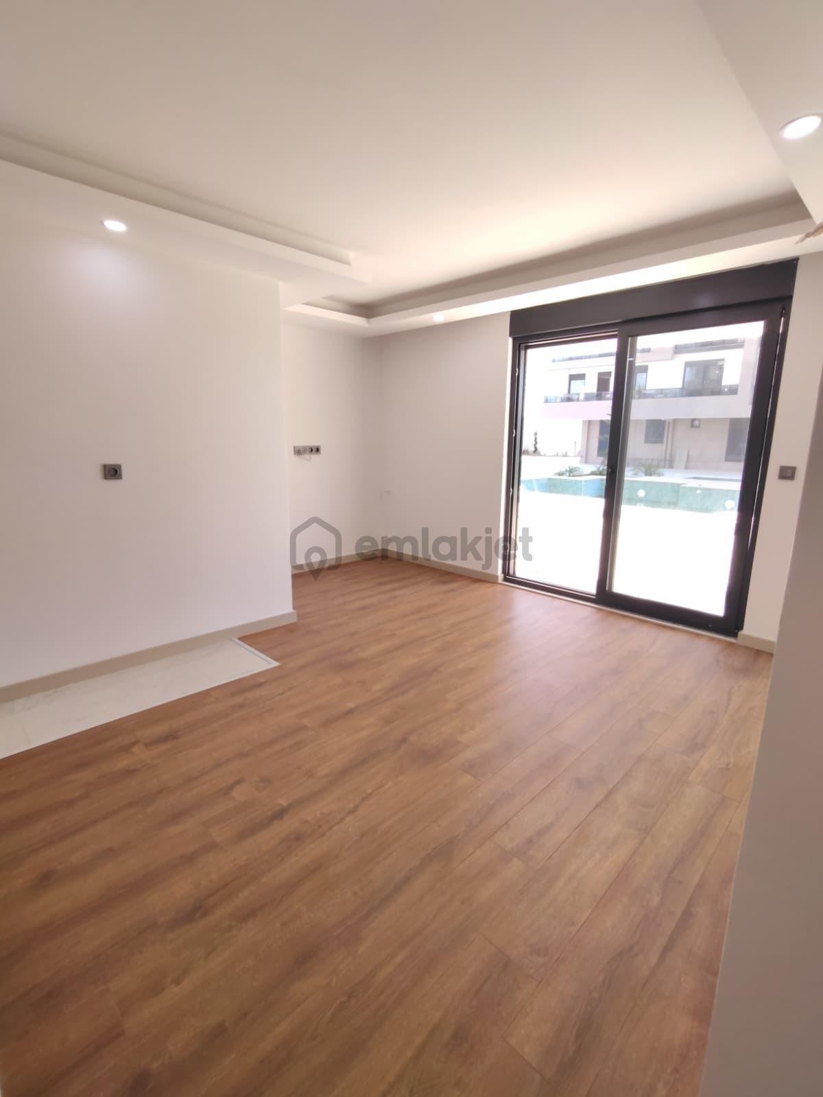 Kepez Göksu’da Havuzlu Si̇tede 1+1 Satilik Dai̇re - 12