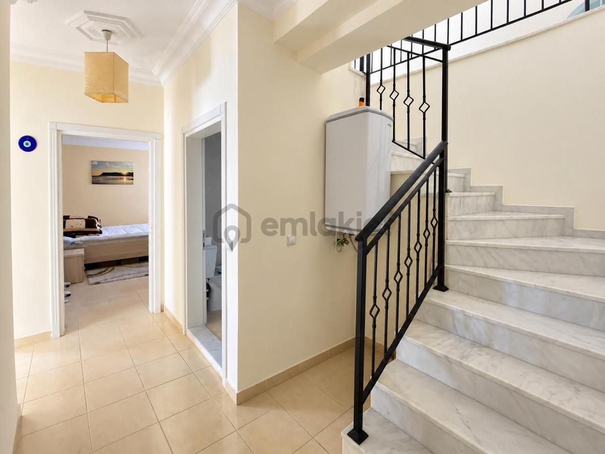 Didim'de Havuzlu Sitede Satılık 3+1 Eşyalı Dubleks Daire - 15