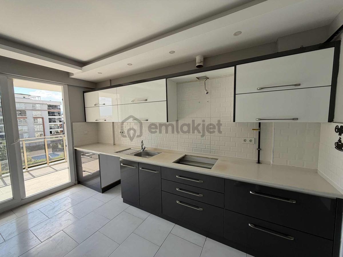 Yeşilmahallede Site İcerisinde 3+1 Satılık Daire - 2