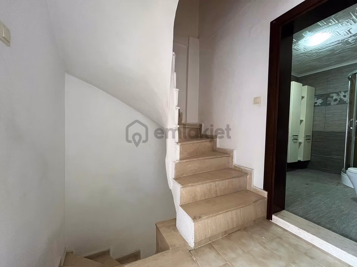 Urla Atatürk Mahallesinde Denize Yakın Geniş 4+1 Villa - 25