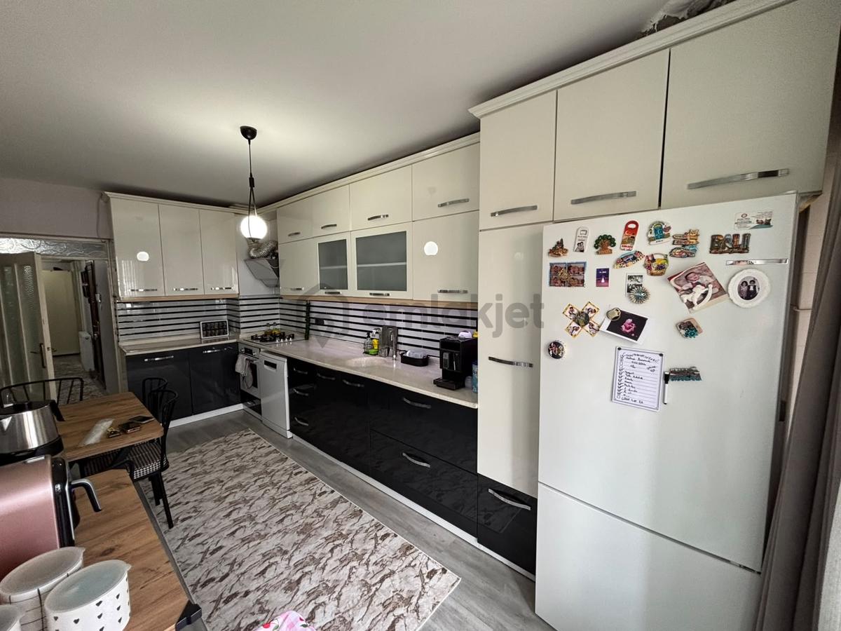Turpa'dan Ordu Caddesinde Satılık Arakat 3+1 Daire - 5