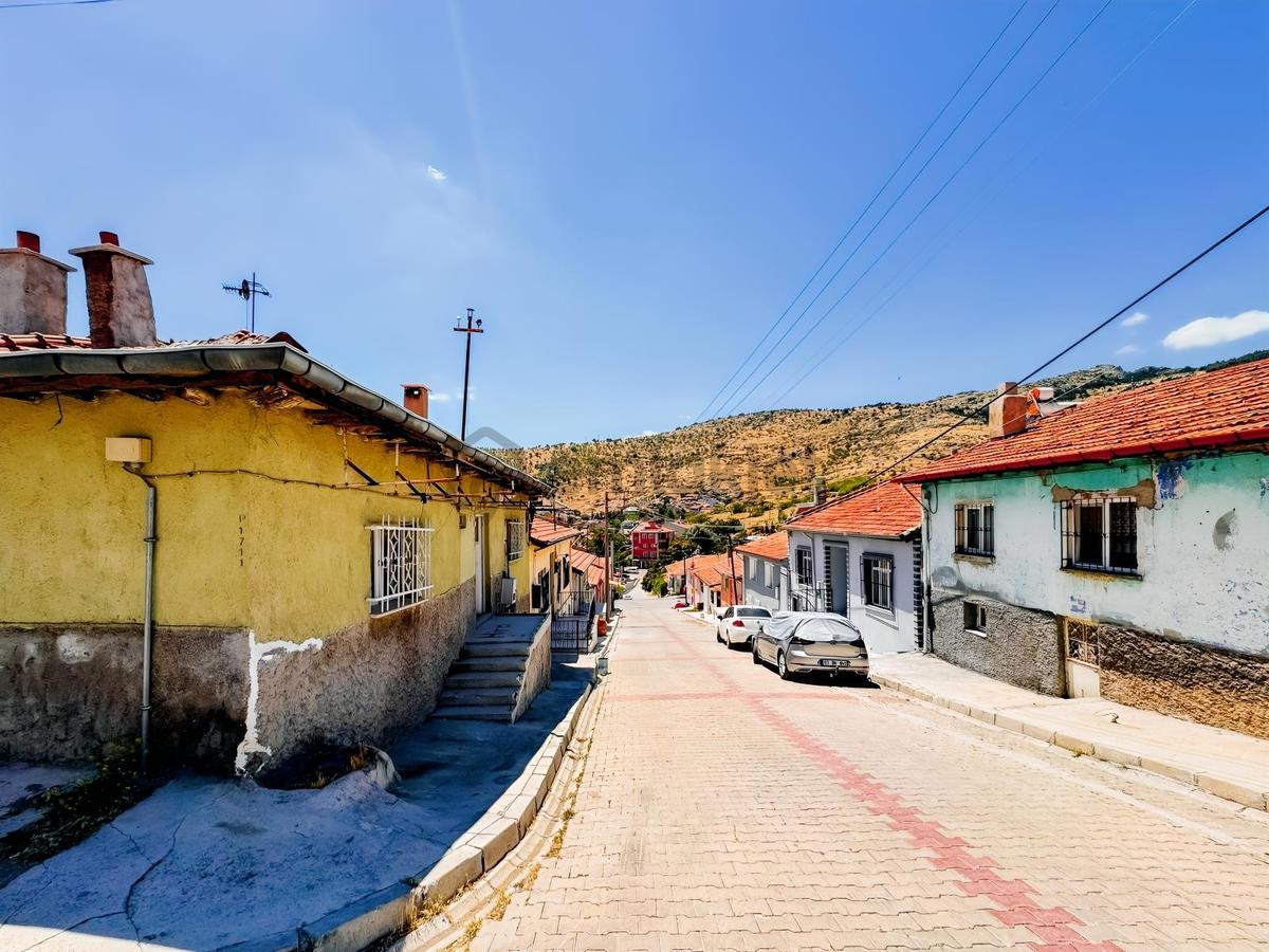 Olucak'ta Afyon Kalesi Manzaralı, 2 Kat İmarlı Müstakil Ev - 5