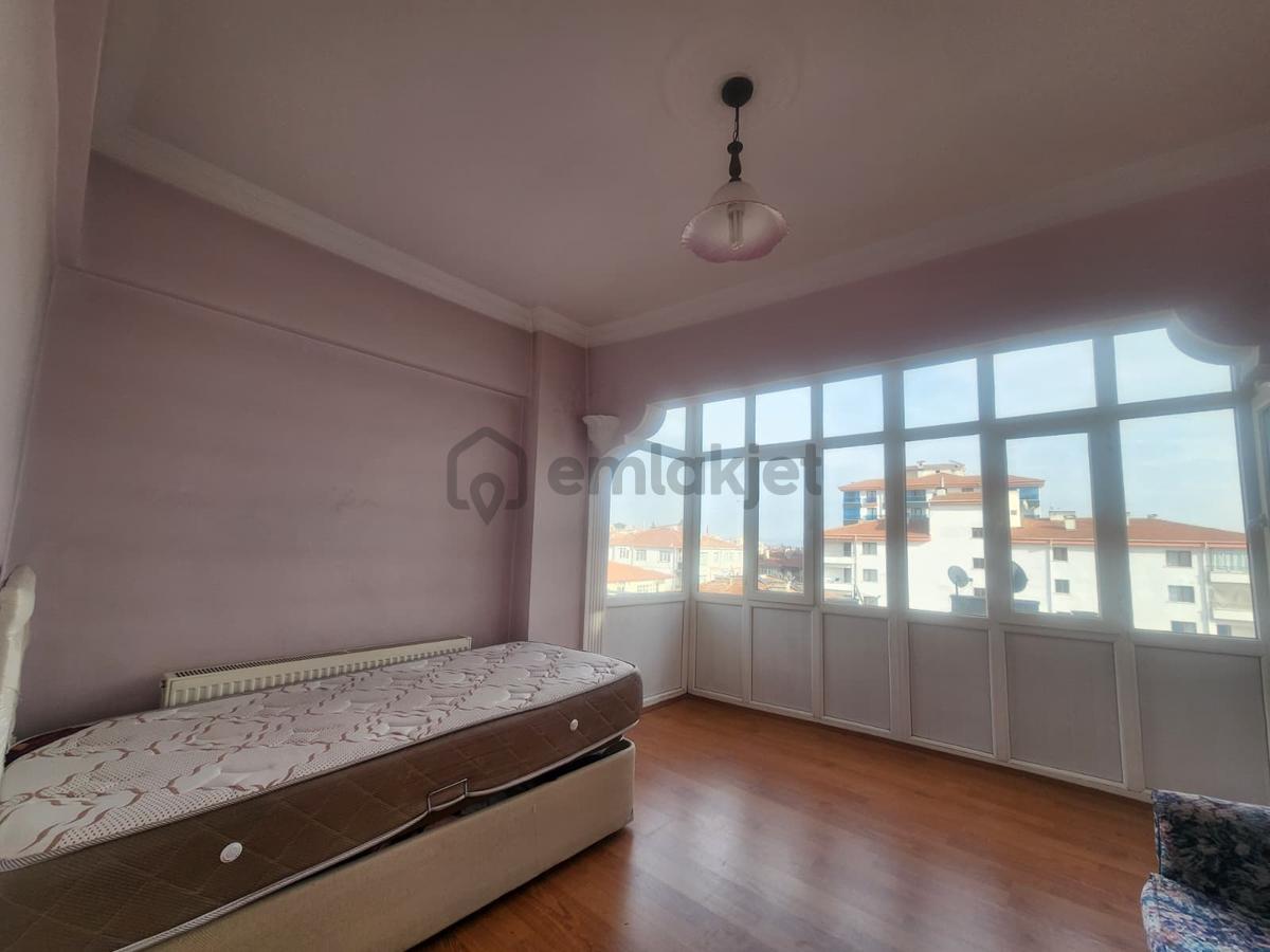 Demetevler'de Cadde Üzerinde 3+1 Asansörlü Katta Satılık Daire - 26