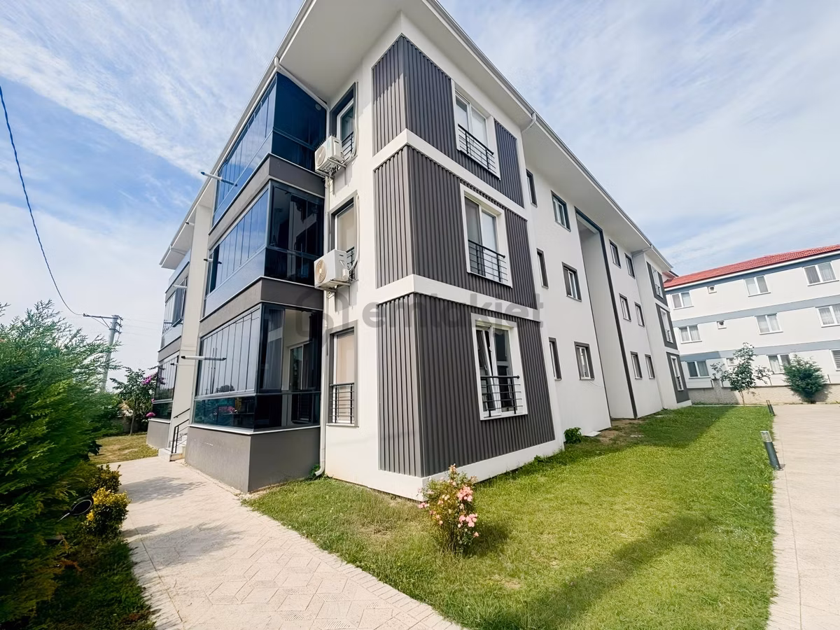 Tekeler Mahallesinde Site İçerisinde Kiralık Ara Kat 2+1 Daire - 2