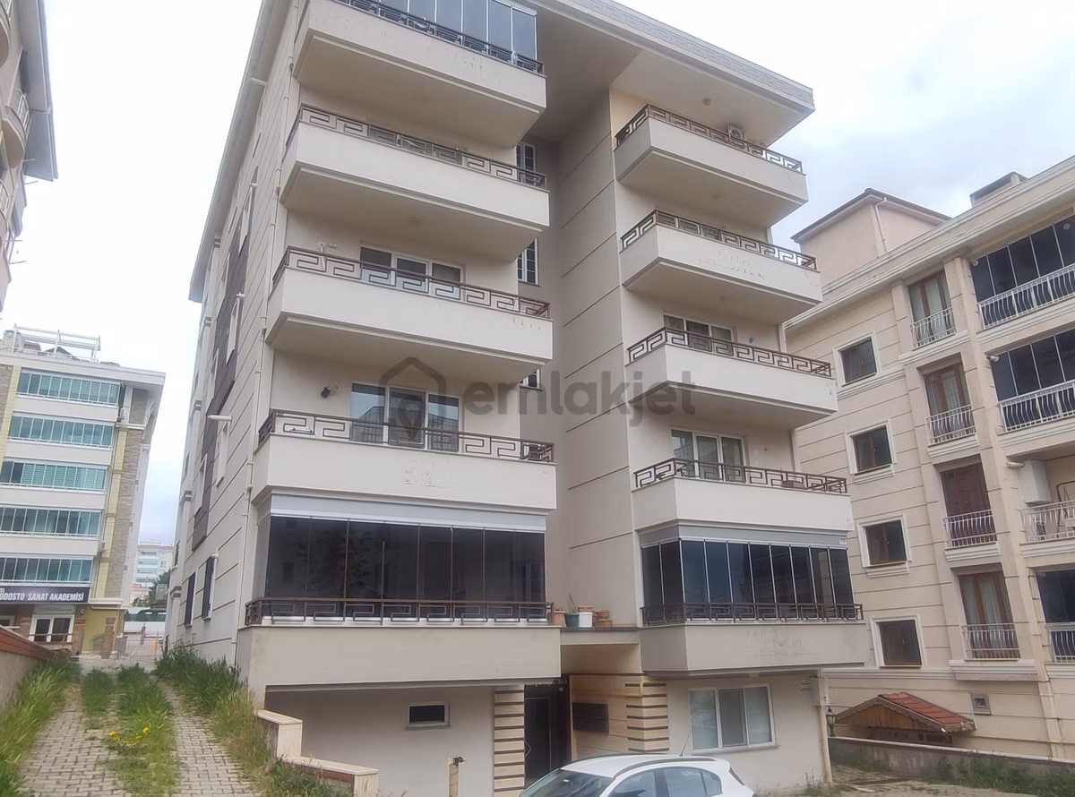 Cadde Üzeri Köşebaşı Ayça'dan Kiralık 1+1 Enüst Kat Daire - 2