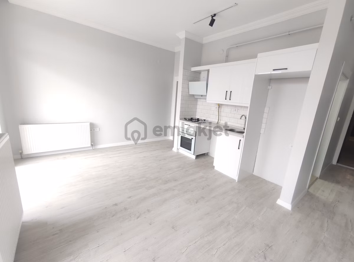 Cadde Üzeri Köşebaşı Ayça'dan Kiralık 1+1 Enüst Kat Daire - 11