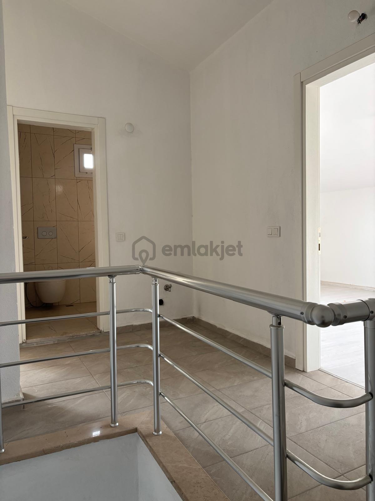Remax'tan Karaçulhada 2 Banyolu Kiralık 4+1 Daire - 9