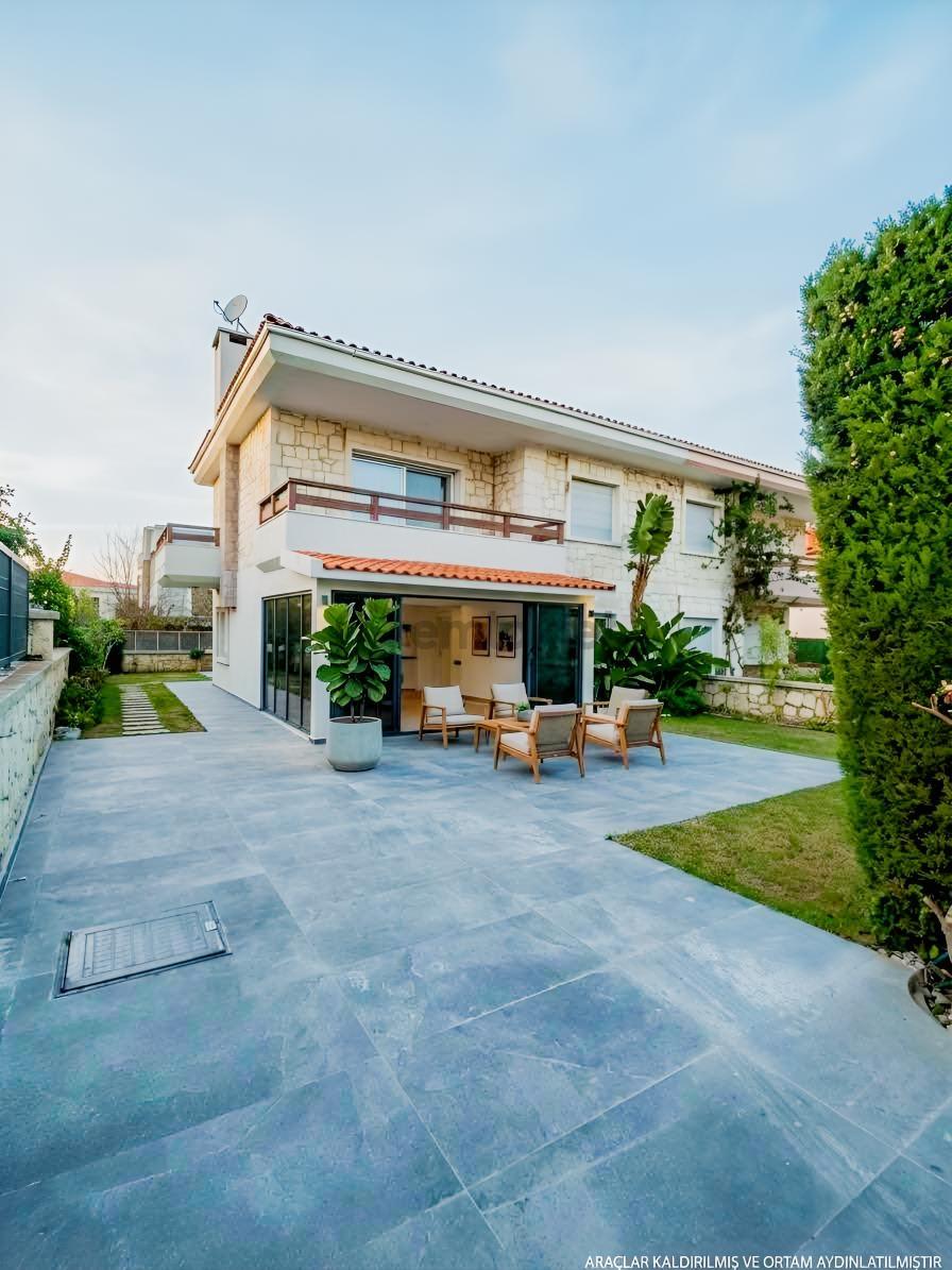 Çeşme Şifne'de Denize Yakın 3+1 Bakımlı Garajlı Villa - 3