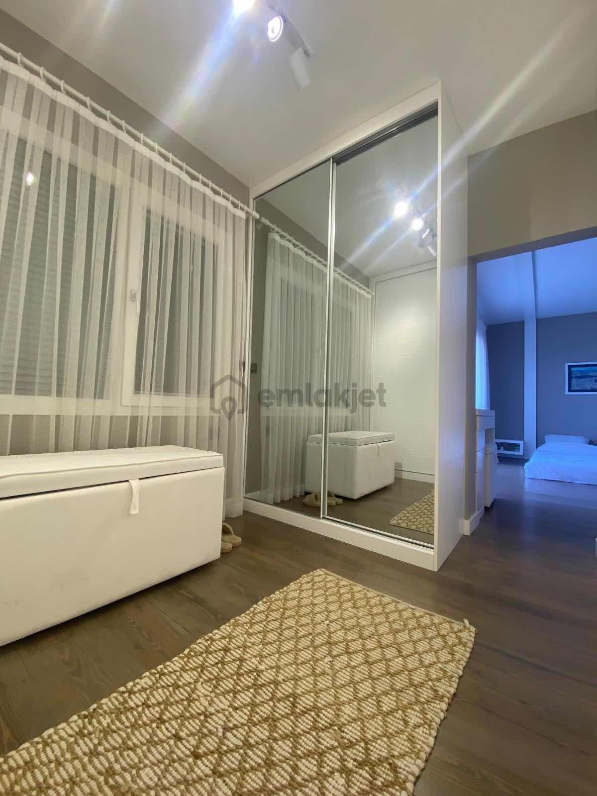 Çeşme Şifne'de Denize Yakın 3+1 Bakımlı Garajlı Villa - 31