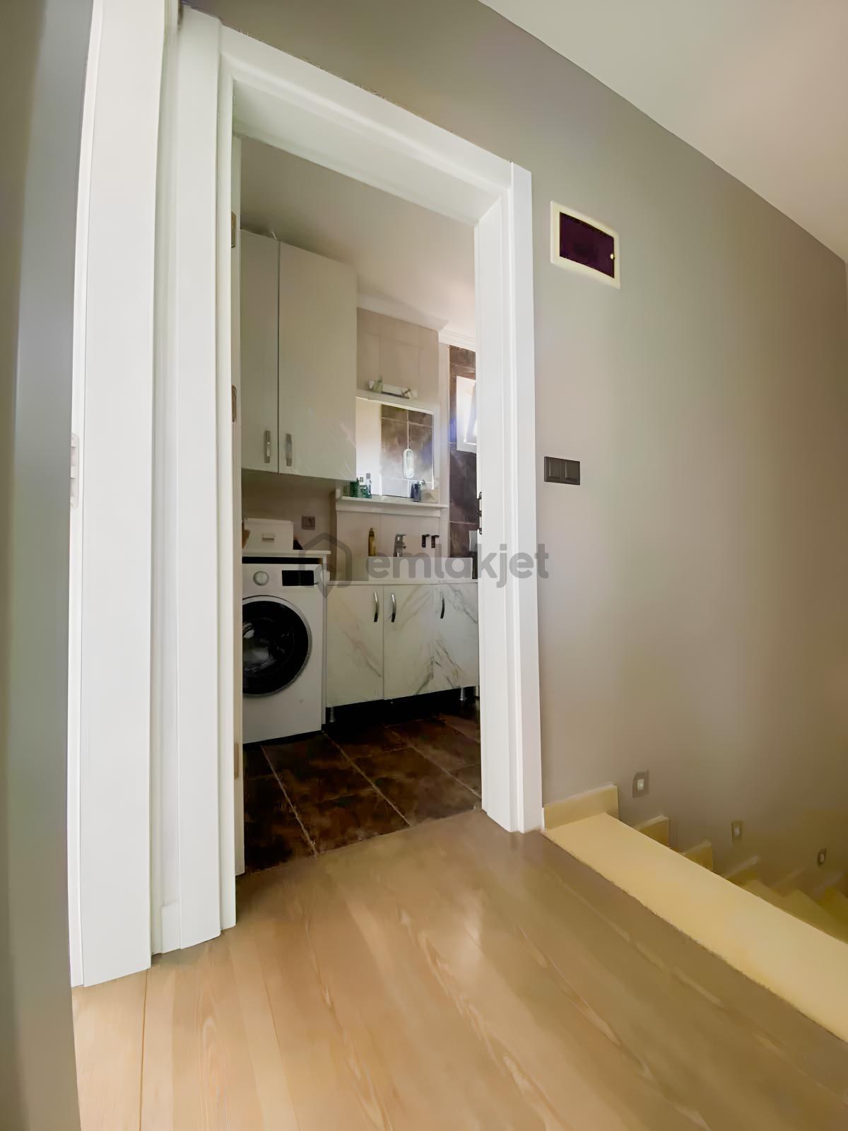 Çeşme Şifne'de Denize Yakın 3+1 Bakımlı Garajlı Villa - 19