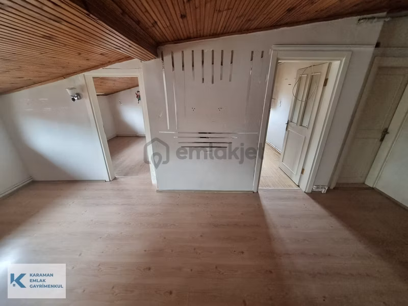 Ümraniye Parseller Mahallesinde Kiralık 2+1 Daire Çatı Katı - 5