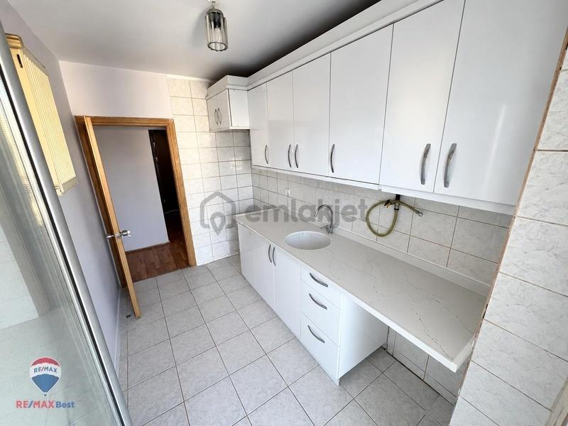 16 Bayraklı Merkezinde Tadilatlı Geniş Manzaralı Daire - 6