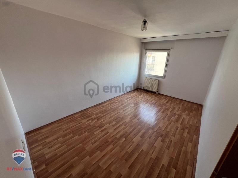 16 Bayraklı Merkezinde Tadilatlı Geniş Manzaralı Daire - 16