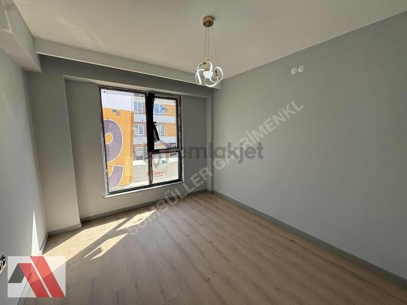 Sümbüller'den Cadde Üstü Ebeveyn Banyolu Y. Isıtmalı 2+1 Daire - 6