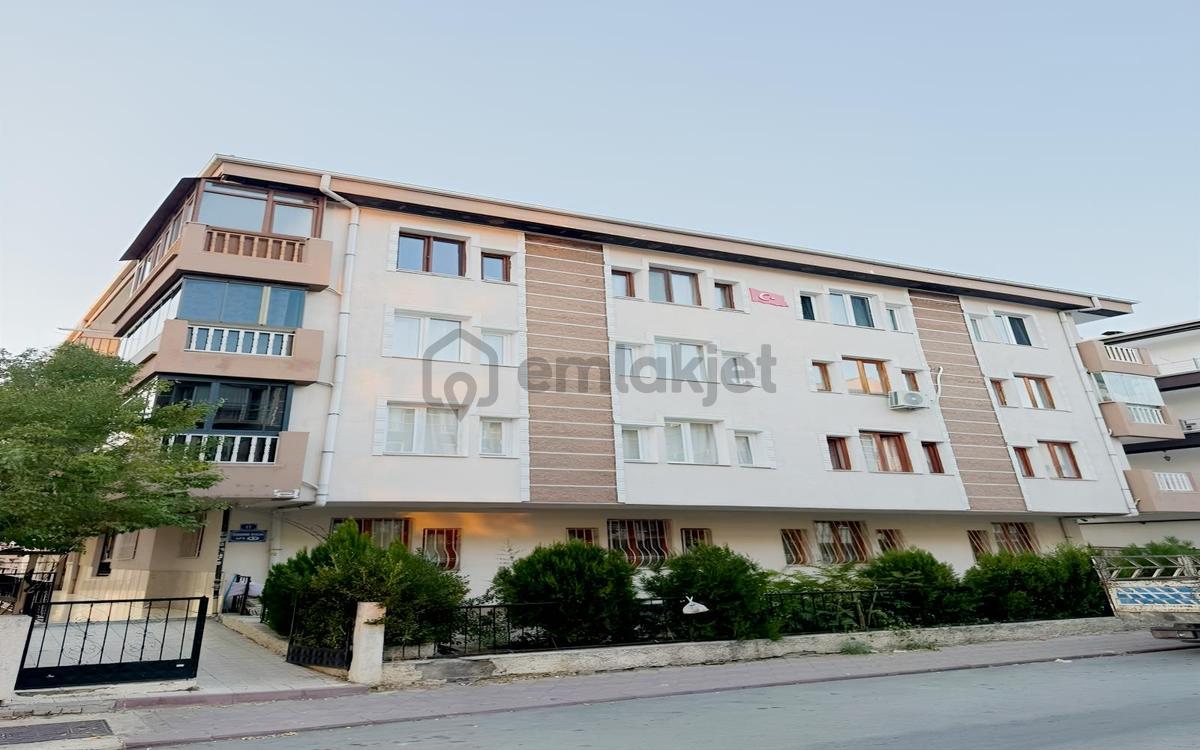 Atapark'ta Cadde Yakını Üst Kat Ön Cephe Geniş Asansörlü 3+1 - 32
