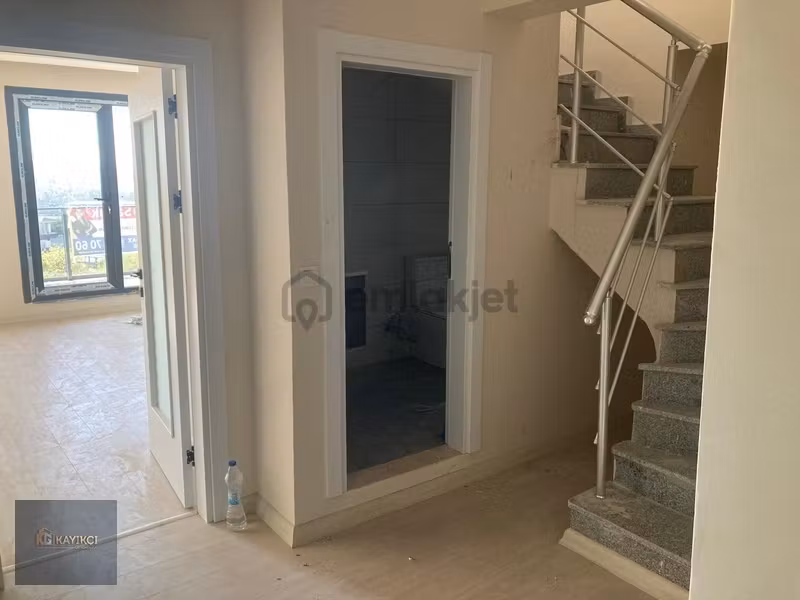 Şekerpınarda Otoban Yakını 2+1 Çatı Dubleks - 4