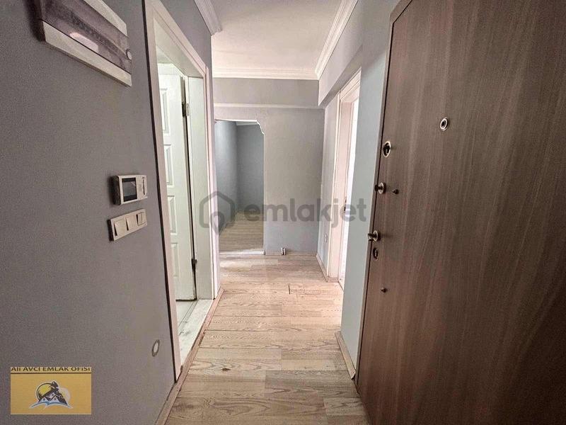 Soma Merkezde Dört Yolda Kiralık 2+1 Ofis - 11