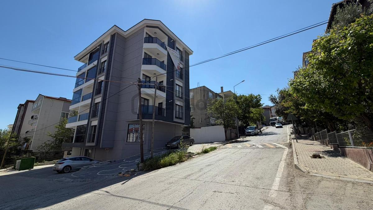 Ortacami Mahallesi Muratlı Caddesine Yakın Satılık 2+1 Daire