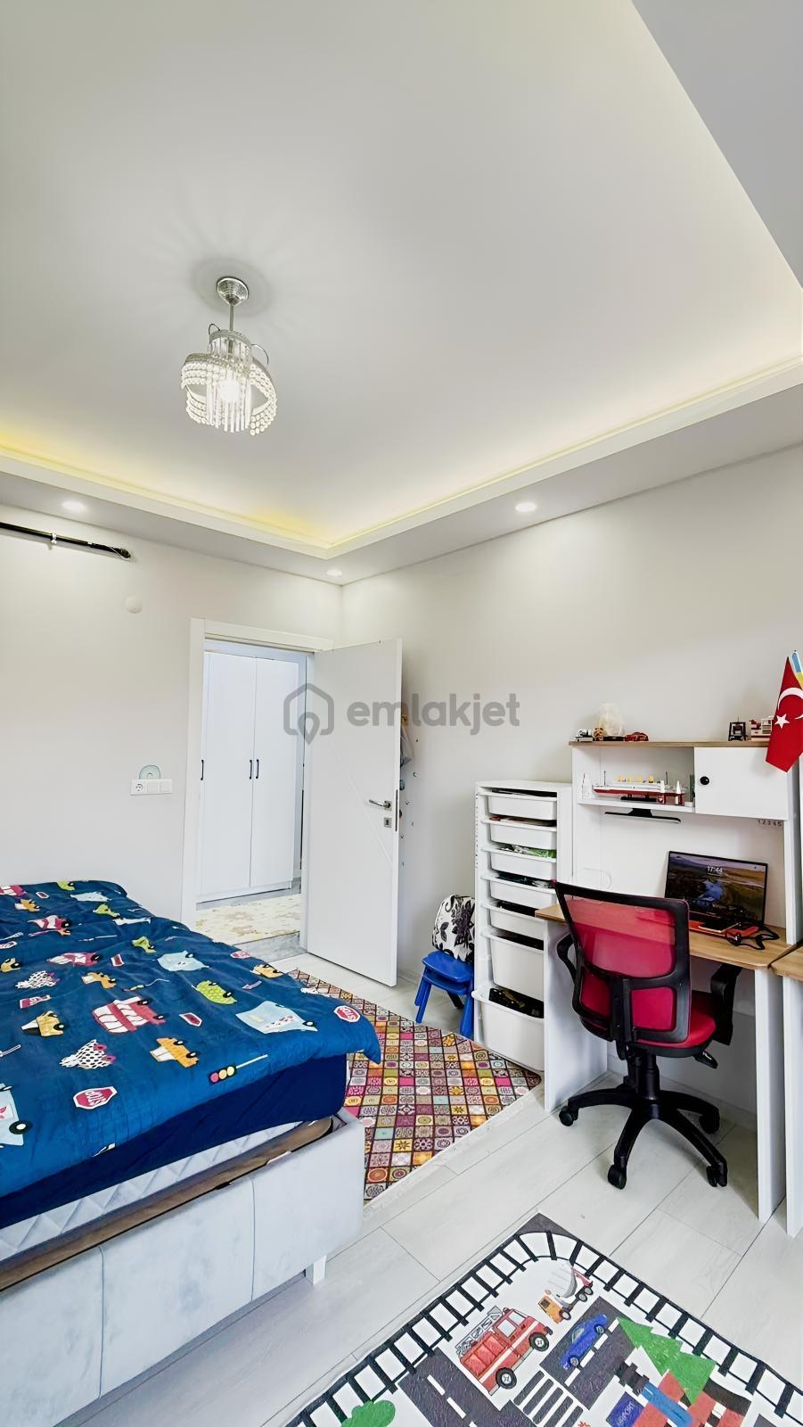 Karasamsun'da Mükemmel Genişlikte 4+1 Daire - 24