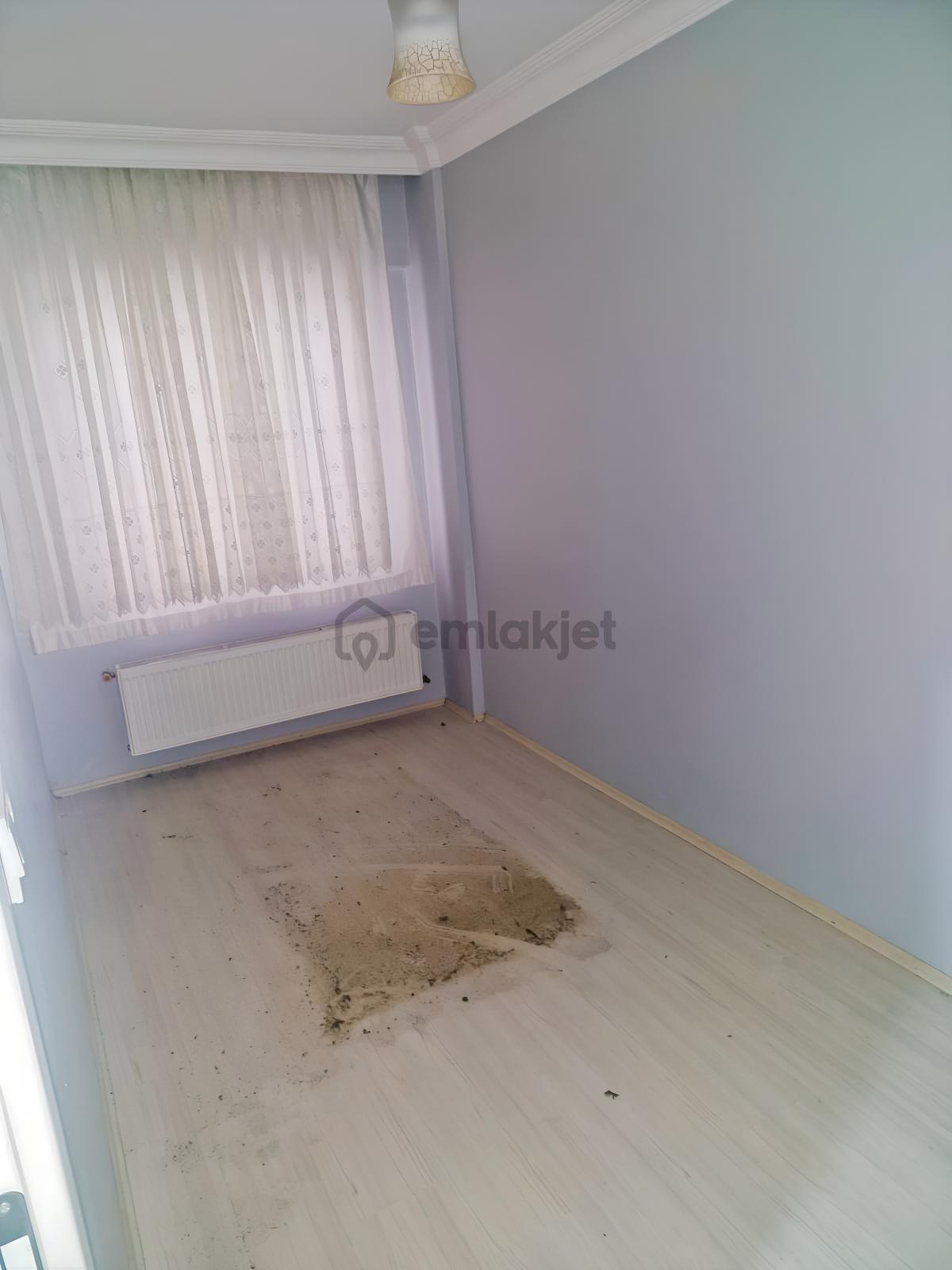 Erenler Dilmen De Ugurlu Evler Sitesinde 1. Kat 90 M2 3+1 - 4